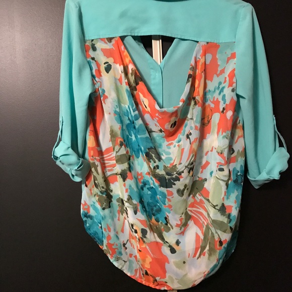 Button up blouse! - Picture 1 of 4